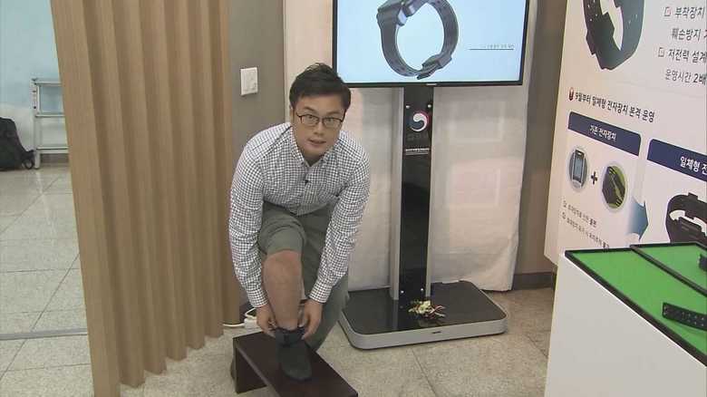 筆者も実際にGPS足輪を装着してみた