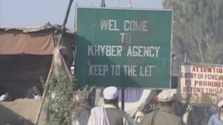 「Welcome to Khyber」の看板