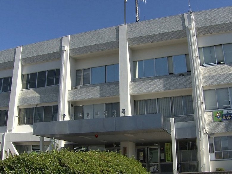 前の車に「遅い」と注意…態度に立腹しハンマーで車のガラス叩き割ったか 63歳男逮捕 車内には2歳児も