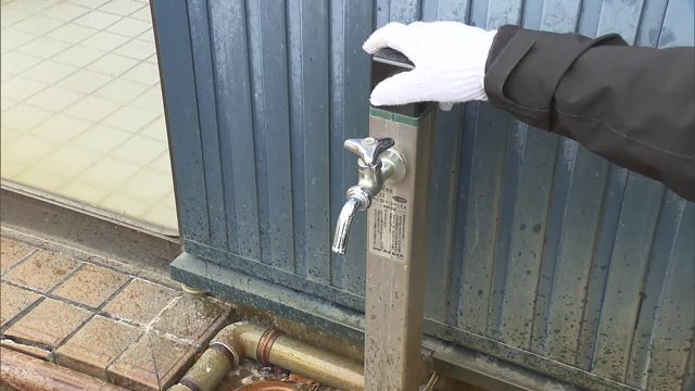 水抜栓で水道管の水抜きを