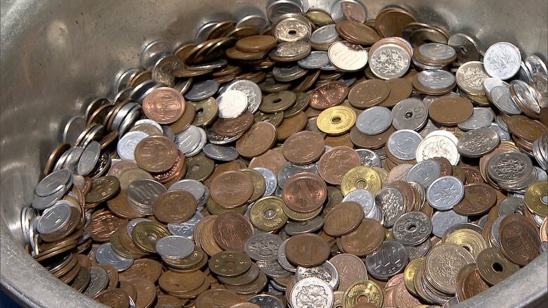 ゆうちょ銀行は窓口やATMでの硬貨預け入れに手数料を導入する