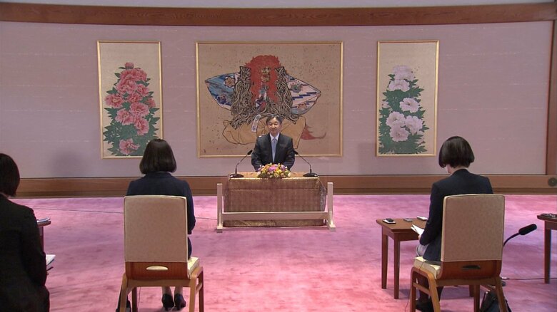誕生日を前に記者会見に臨まれる陛下（21日 皇居･宮殿）