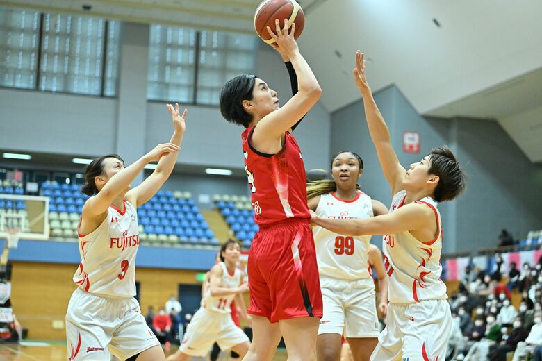 GAME1では3Pシュート3本を決めた根本葉瑠乃選手