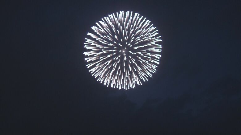 鎮魂の花火『白菊』