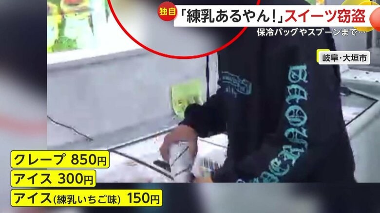 850円のクレープなど、商品を次々と袋の中へ