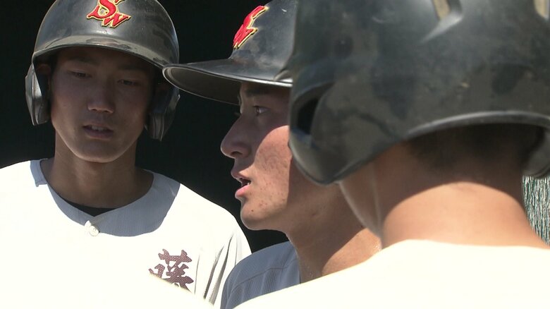 仲間たちに声をかける下川主将