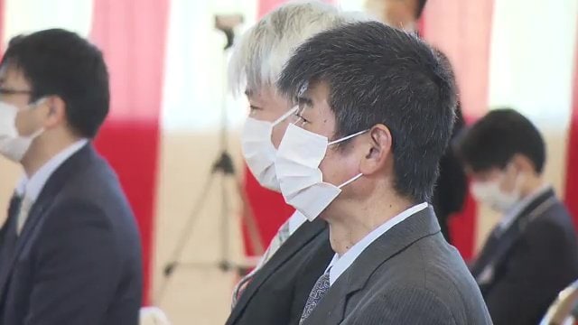 卒業式を見守る父・昌博さん