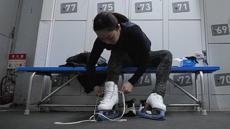 スケート靴を履く樋口