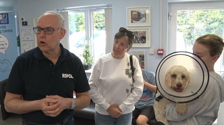 RSPCAウェストノーフォーク、ゼネラルマネージャーのカール・ソーンダーズさん（左）