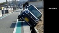 「落ちる、落ちる、落ちる」対向車とすれ違う際に脱輪…目撃者が斜めに傾いた車内から母子を救出　香川・東かがわ市
