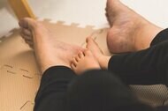 シングルファーザーは「見えない存在」…娘2人を育てる父親が子育てで感じる孤独