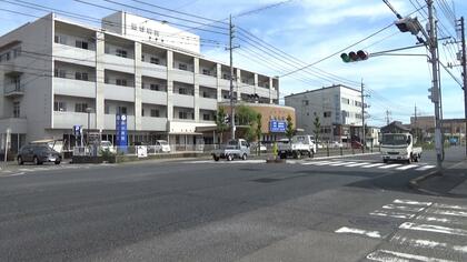 自転車の６０代女性 車にはねられ死亡　交差点横断中の事故か　警察は事故の経緯を調べる　広島・福山市