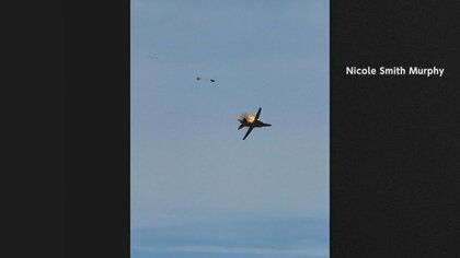 パラシュートで脱出の瞬間…航空ショーでジェット機墜落　脱出した操縦士ら2人は軽傷　アメリカ