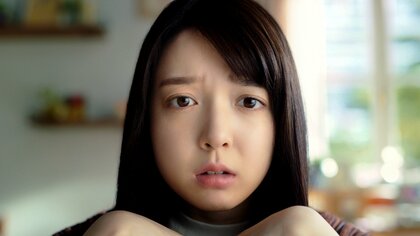 上白石萌音 ひざ抱えてソファに“こてん”「普段の私と一緒」敏感モードは読書で対処