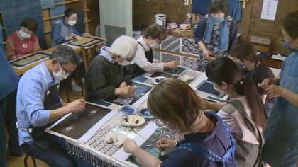 旧家で「伊勢型紙」大量発見 100年以上の時を経て「藍染め