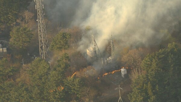 岩手県で複数の建物と山林が燃える山林火災が延焼中 5棟延焼確認で住宅