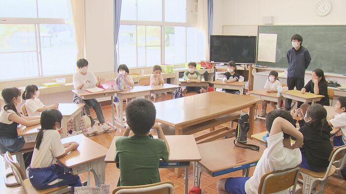 ほたるマーケット開催に向け児童たちが話し合い