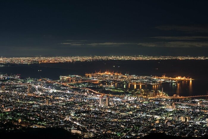 神戸市の人工島「六甲アイランド」方面