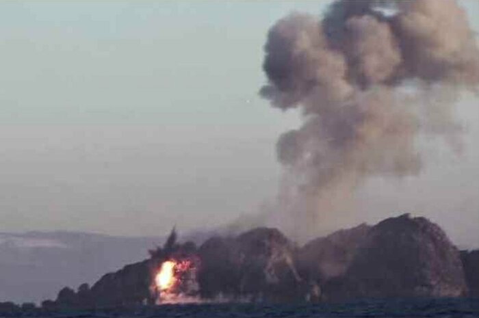 「超大型放射砲」試験発射の記事(労働新聞・1月1日付け)に添付された弾着と見られる画像(1)。