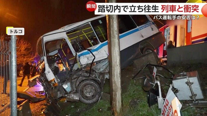 衝突で大破した車（IHA）