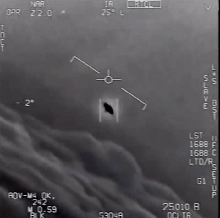 (米海軍が撮影し、米海軍が「本物だ」と認めたUFO映像より)