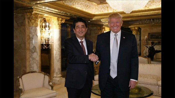安倍前首相とトランプ大統領・2016年ニューヨーク