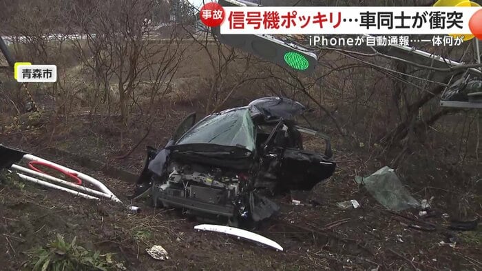 大破した乗用車