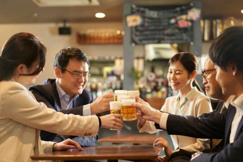 「ほぼ毎日飲む」3割超、男性はひとり飲み　女性はつながり志向