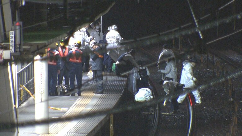 JRの駅構内で10−20代位の女性が新快速電車にはねられ死亡 運転士「人がホームから線路内に入るのを…」｜FNNプライムオンライン