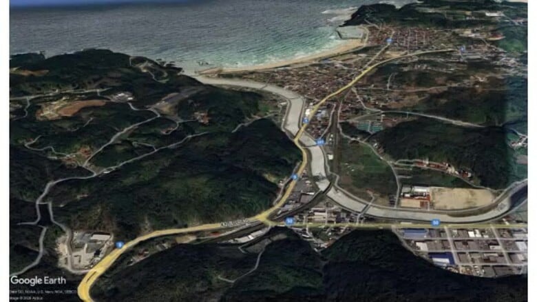 国道9号線で正面衝突事故　3人が救急搬送　現場付近が約1時間半全面通行止め（島根・浜田市）｜FNNプライムオンライン