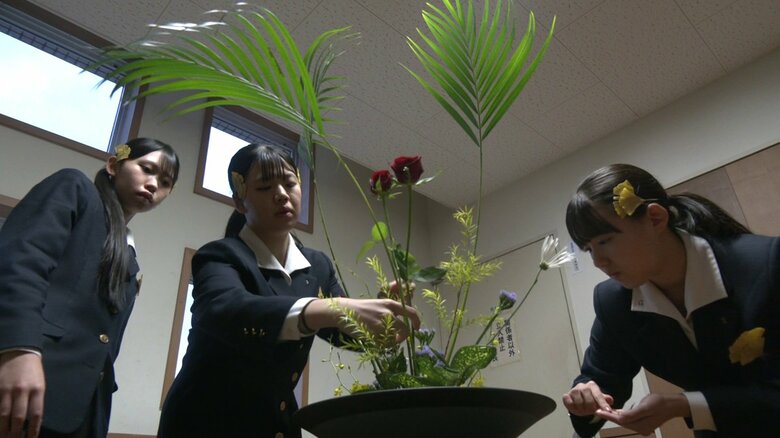 「花で笑顔を届けたい」　仲間との絆を武器に全国大会へ　2014年以来の優勝目指す秋田・横手城南高校華道部『花こまち』の挑戦｜FNNプライムオンライン