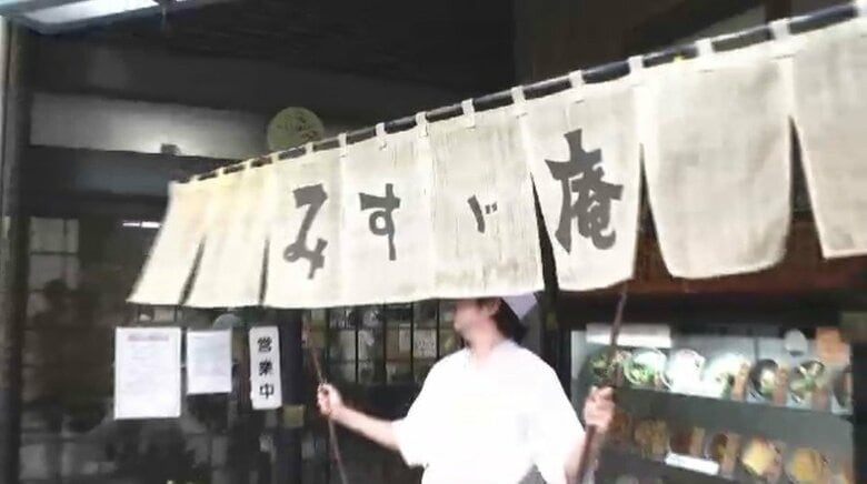 「唯一無二の味」“カツカレーそば”にお別れ　都心の老舗そば店が73年の歴史に幕　最終日は約4時間で550食完売　福岡｜FNNプライムオンライン