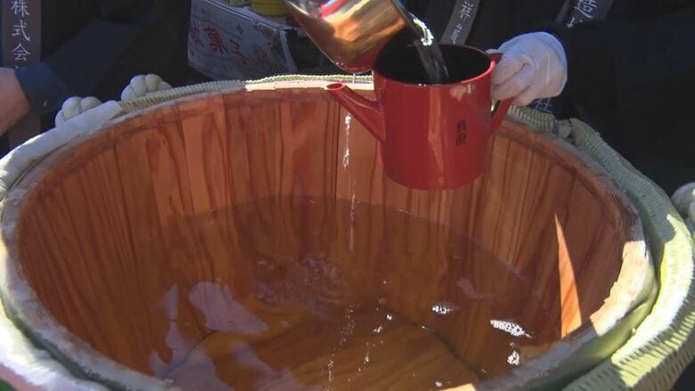 信州の酒蔵で新酒祭り　「フルーティーでおいしい」鏡開きの純米吟醸に舌鼓　日本酒ファンに振る舞いのイベント　真新しい杉玉も掛けられ｜FNNプライムオンライン