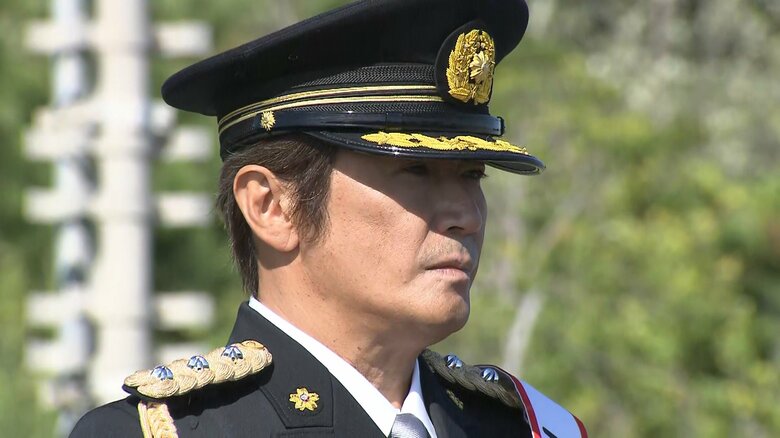 神奈川県警大磯警察署の一日署長に就任した近藤真彦さん（19日午後2時すぎ）