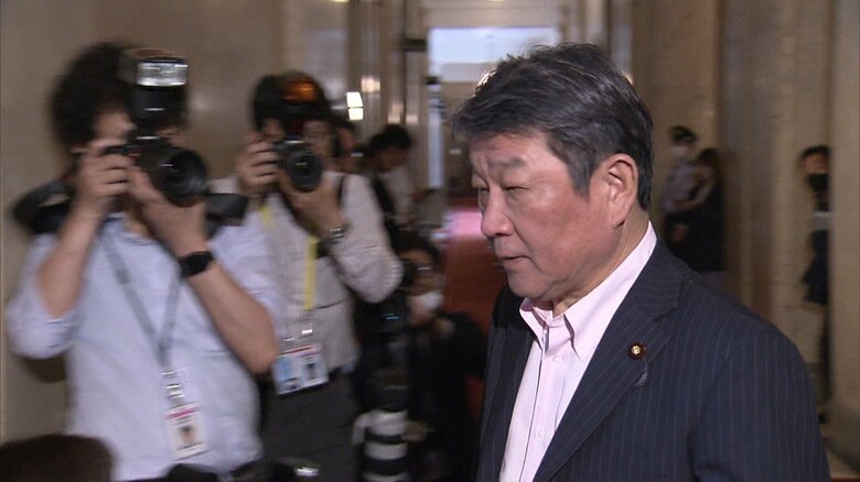 「信頼が地に落ちた」発言から5日後…公明・石井幹事長との再会談に向かう自民・茂木幹事長（5月30日）