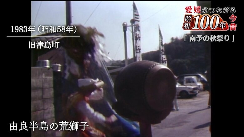 赤い獅子頭を持ち『きつね踊り』を繰り広げる