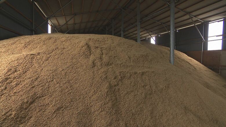 農家から集めた「もみ殻」