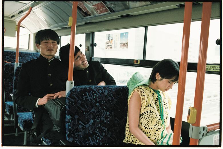 (C)川島小鳥 松本穂香×ジャルジャル写真集「アイアンド ランド」より