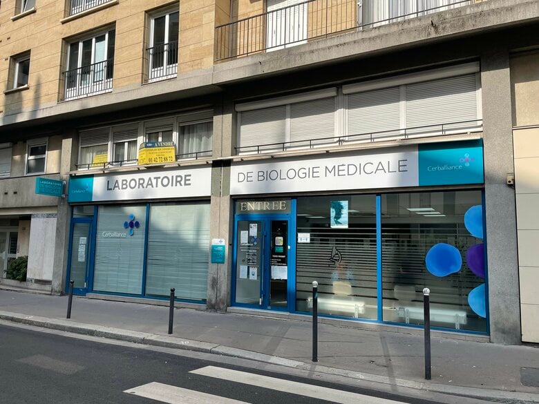 採血などは診療所ではなく街中の検査機関に赴く必要がある