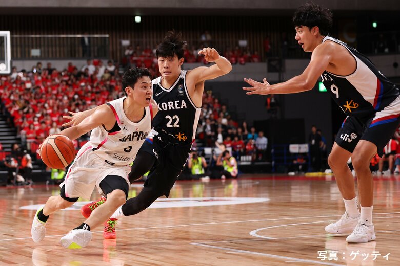 韓国戦で敵陣に切り込む河村勇輝（5日、東京・有明アリーナ）