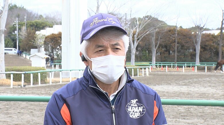 シックスペンスを管理する国枝栄調教師