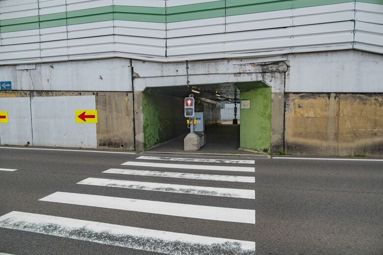 愛知県　背の低い歩行者信号機（2024年7月撮影）