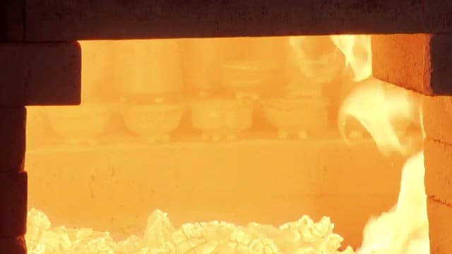 1200℃にもなる炎と向き合う