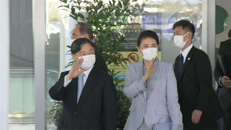 神戸空港を出発する両陛下（12日）