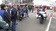 二輪車の安全運転教室　女性白バイ隊が指導