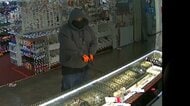 3人組が銃を手に現れ…貴金属店強盗の瞬間　被害額は1億2000万円相当　犯行グループと警備員は“銃撃戦”に　カリフォルニア州