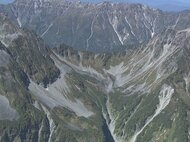 落石の下敷きになった男性の遺体見つかる…北穂高岳で9/19から行方不明の男性か 同日に震度4の地震