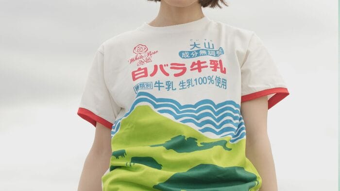 SNSで話題になった「白バラ牛乳」Tシャツ