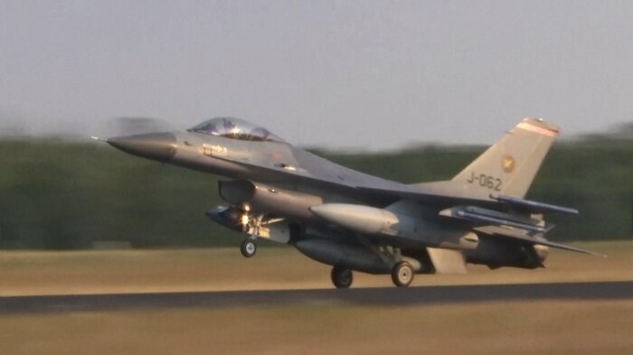 オランダ空軍F-16AM戦闘機