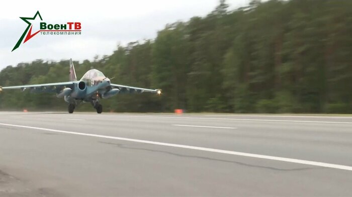 ベラルーシ空軍Su-25フロッグフット攻撃機(一部は戦術核兵器搭載可能に改修)